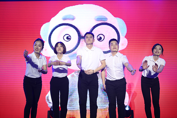 5A0A8185情景朗誦-迎來第一縷霞光-綻放-福田項目公司表演.jpg